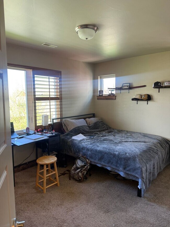 Building Photo - 4 bed 2.5 Bath in Bozeman