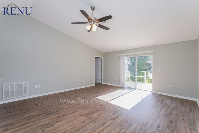 Foto del edificio - Available Now!