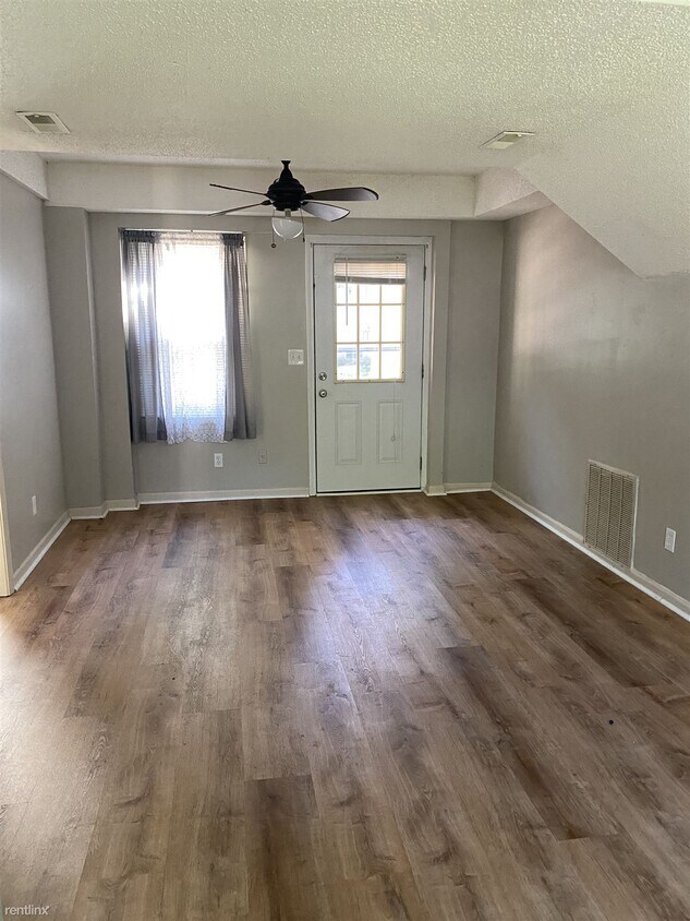 2 br, 1 bath Duplex 913 Fremont Street B Townhouse for Rent in