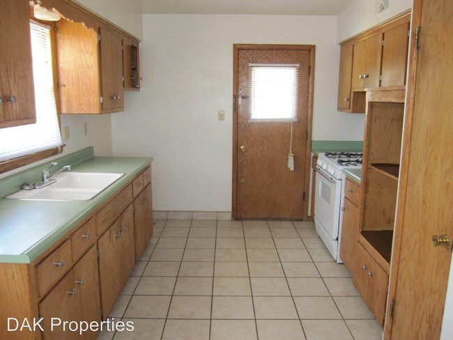 Building Photo - 1209 E Singer Cir