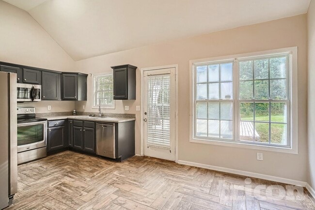 Foto del edificio - 5911 Dunn Rd