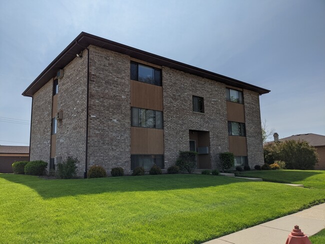 Foto del edificio - 311 Lilac Ln