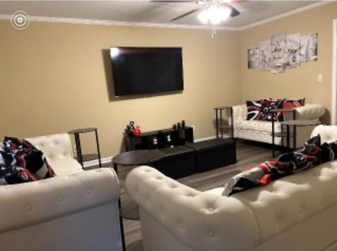 Foto principal - Charming 3BR Townhome in Tuscaloosa, Alabama