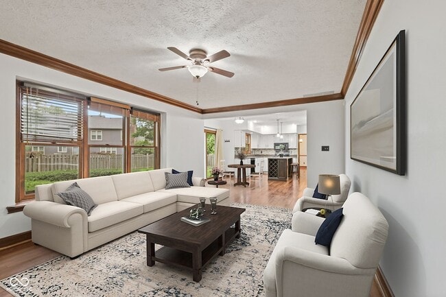 Foto del edificio - 738 Howe Dr