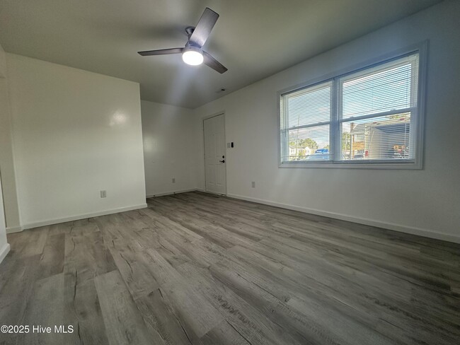 Building Photo - 408 Myrtlewood Cir