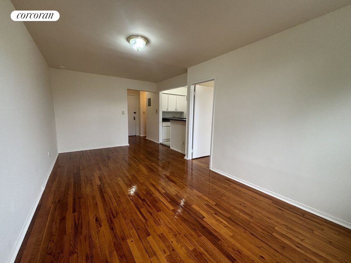 Foto del edificio - 42-25 65th Pl