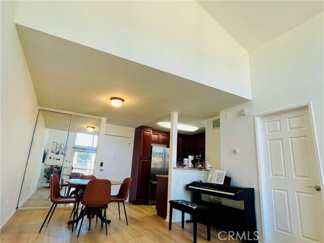 Foto del edificio - 5565 Canoga Ave