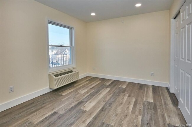 Building Photo - 15 FIRST St Unit 5