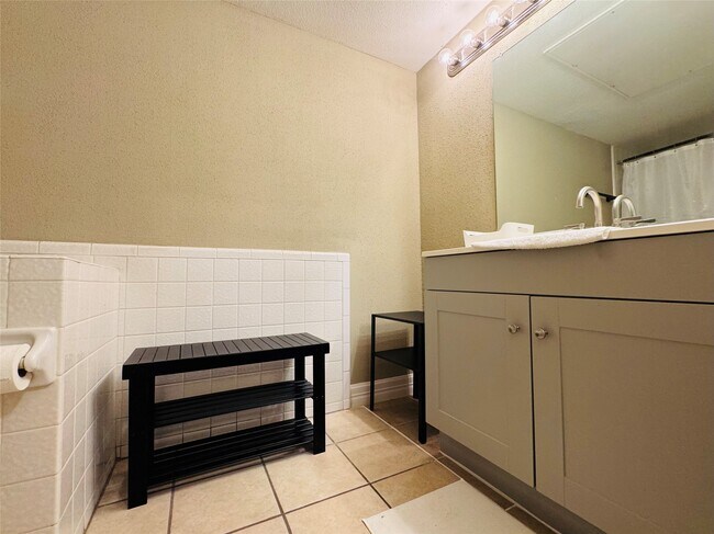 Foto del edificio - 2824 S Bartell Dr