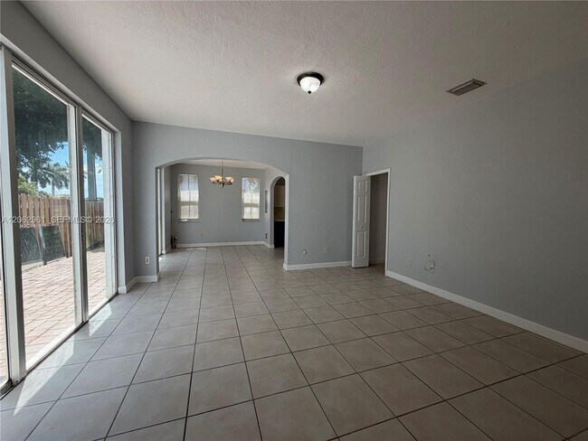Building Photo - 4094 SW 159th Ave