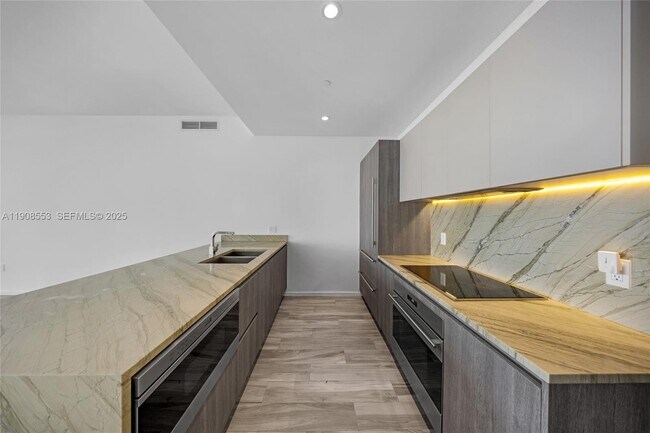 Foto del edificio - 801 S Miami Ave