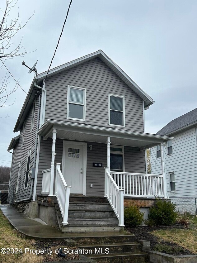 Primary Photo - 1021 Carmalt St