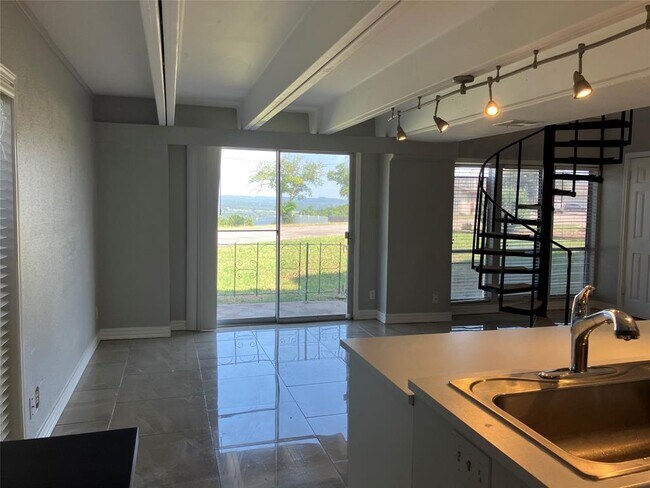 Foto del edificio - 5918 Lago Vista Way