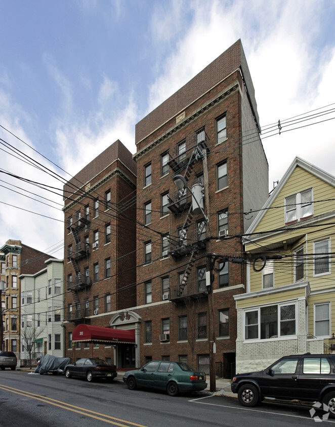 Building Photo - 20 48th St