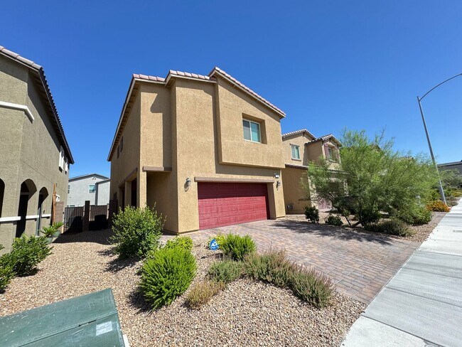Building Photo - 4 bedroom in gated community!