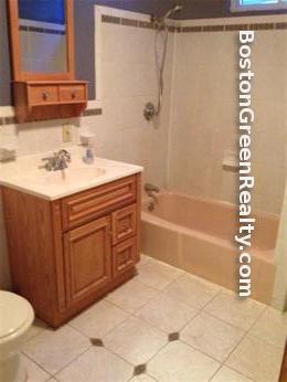 Building Photo - 112 Howland St
