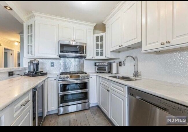Foto del edificio - 2100 Linwood Ave