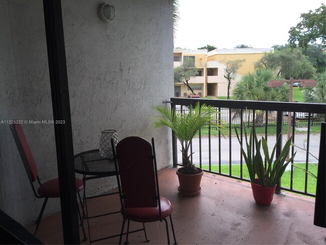 Foto del edificio - 9405 Fontainebleau Blvd