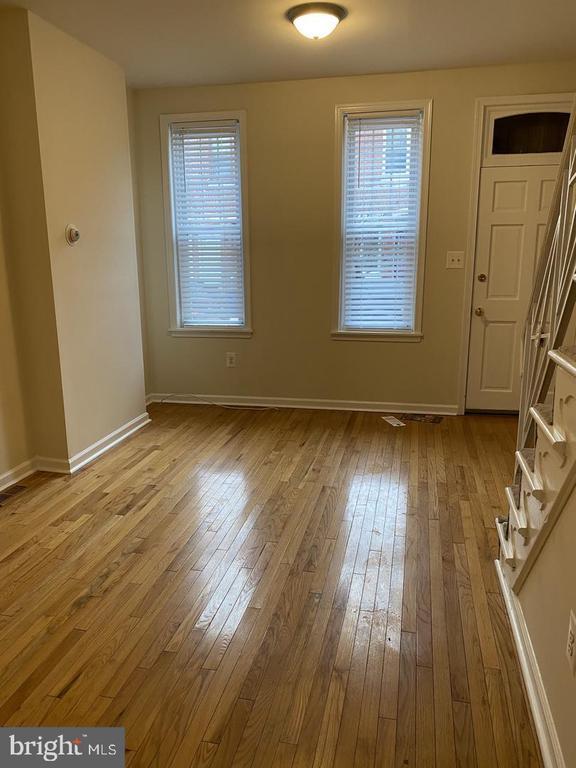 Building Photo - 460 Moyer St