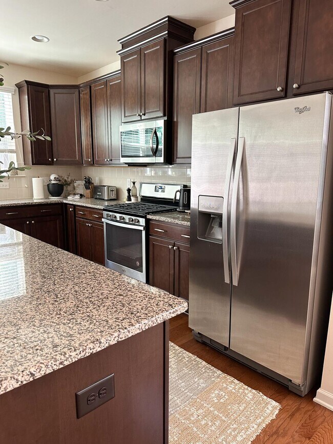Foto del edificio - 6046 Kentworth Dr
