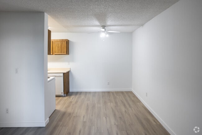 1BR, 1BA - 693SF - Dining Room - Christopher County