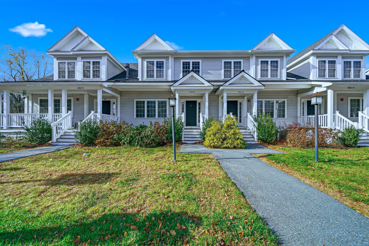 Foto principal - 182 Main St