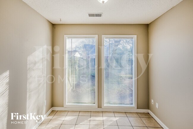 Foto del edificio - 4644 Winterpark Dr