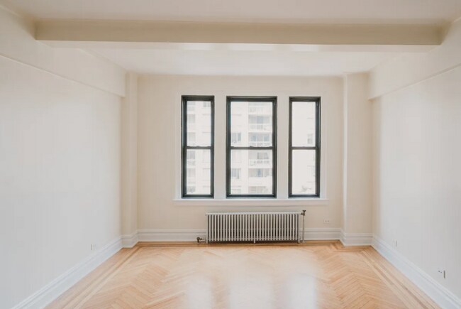 Building Photo - 210 E 68th St