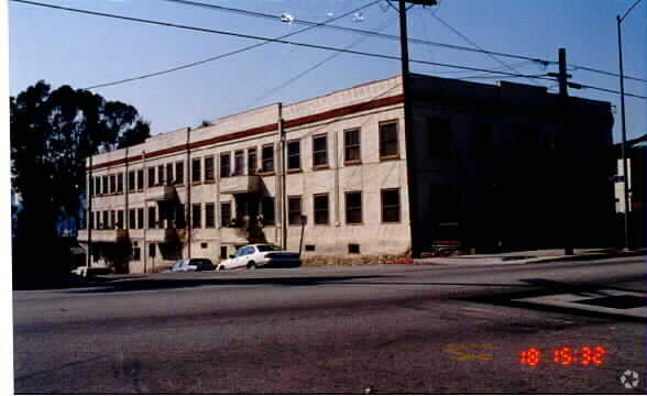 Building Photo - Bews Apartments