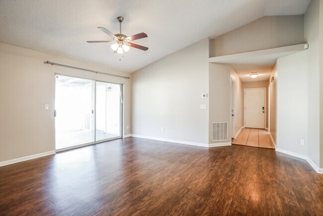 Foto del edificio - 1821 Sheraton Lakes Cir