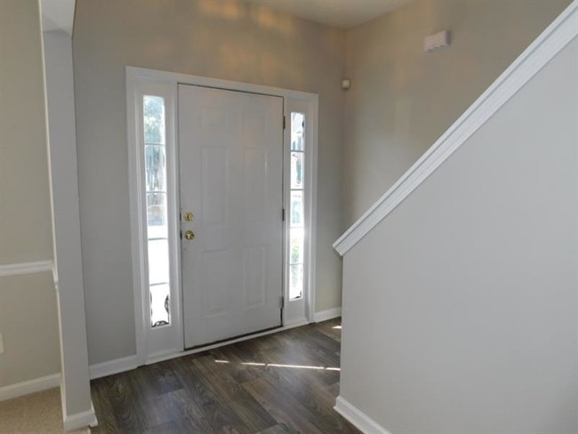 Building Photo - 653 Kenridge Dr