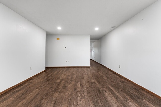 Building Photo - 503 Rosehill Dr