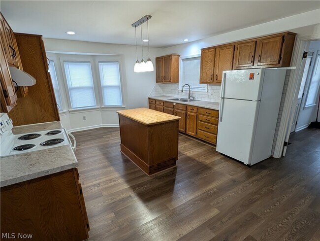 Foto del edificio - 616 Maple Ave NW