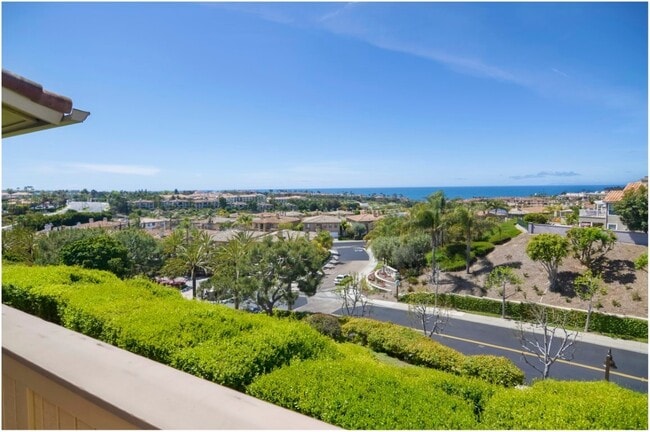 Building Photo - Stunning OCEAN VIEW Condo!