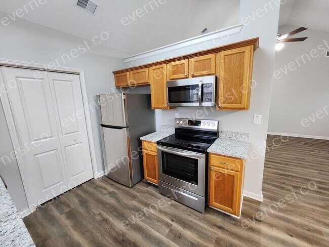 Building Photo - 440 Bridgeport Pl
