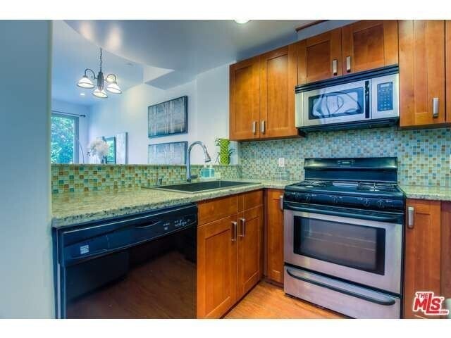 Foto del edificio - Beautifully Updated Condo in NoHO