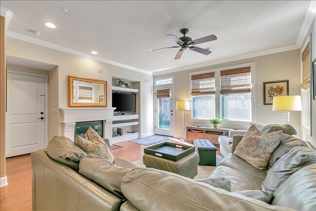Sala de estar - 1504 Pear Tree Ln