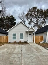 Building Photo - 16938 W Lynbrook