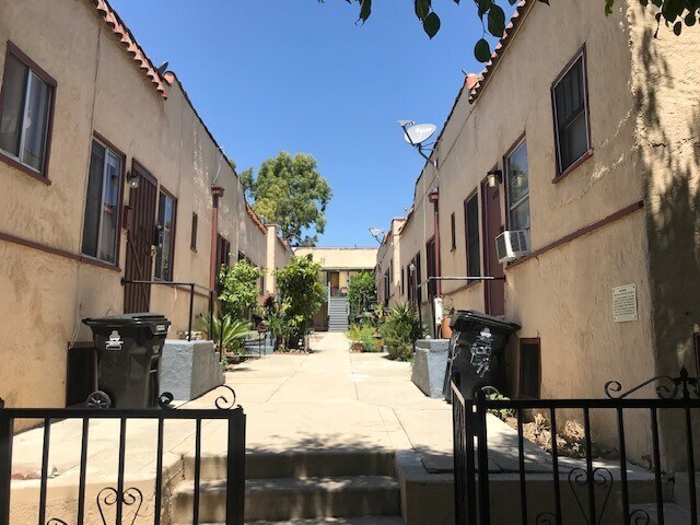 Primary Photo - 609 N Occidental Blvd