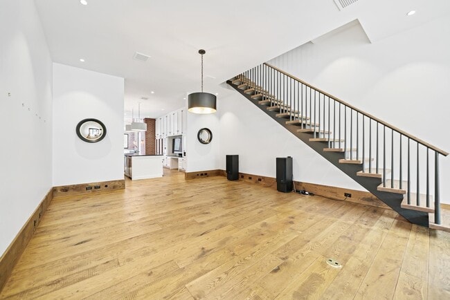 Building Photo - 410 2nd St