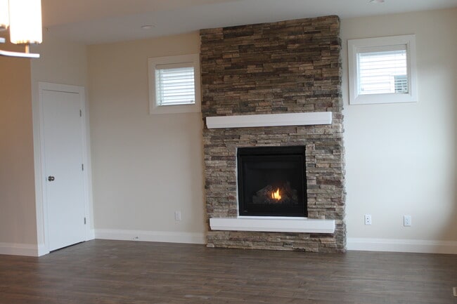 Building Photo - 47042 Macfarlane Pl