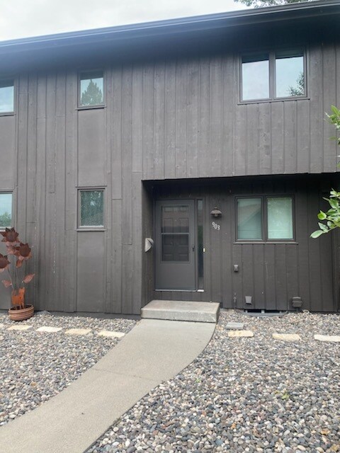 Foto principal - 903 13th St W