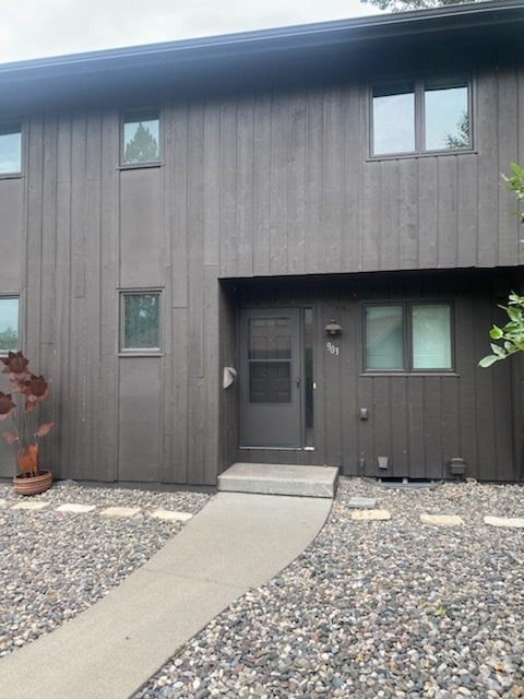 Building Photo - 903 13th St W