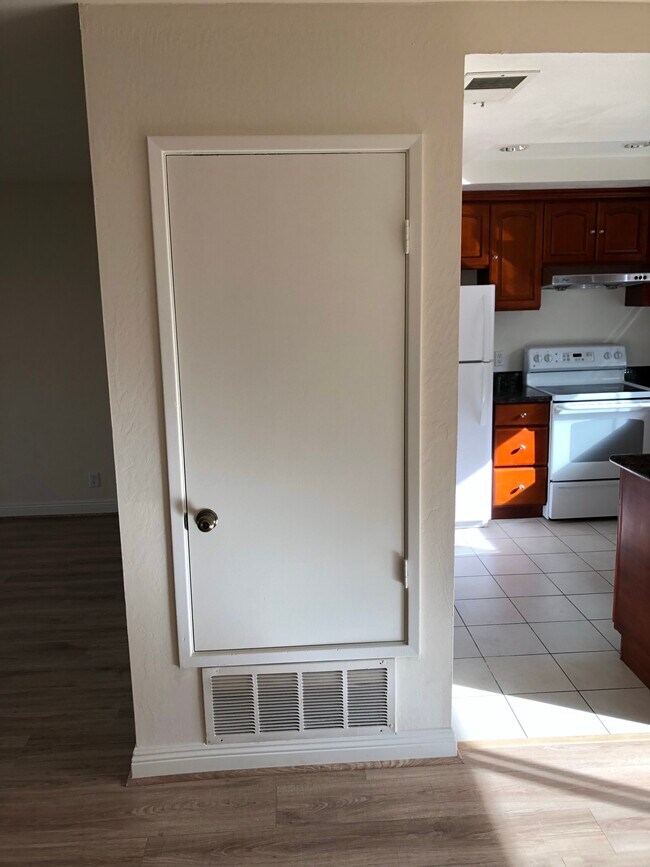 Foto del edificio - 818 Juno Ln