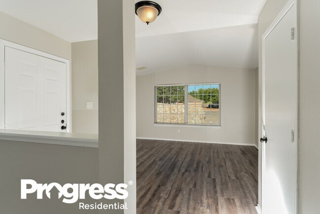 Building Photo - 4777 Loma Del Rey Cir