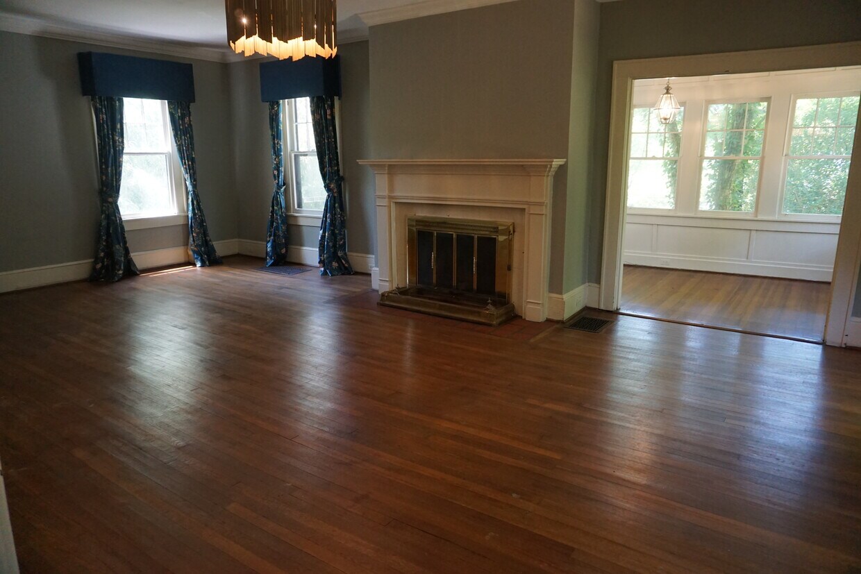 Primary Photo - 100 Overbrook Cir