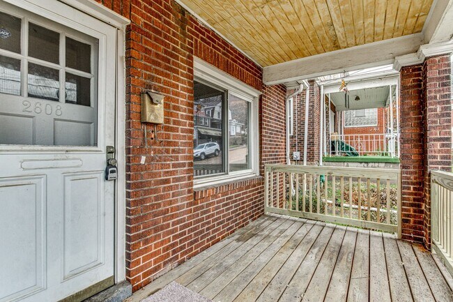 Foto del edificio - Renovated 3 Bed, 1 Bath Home in Swissvale - Covered Porch, Large Backyard - Available Now!