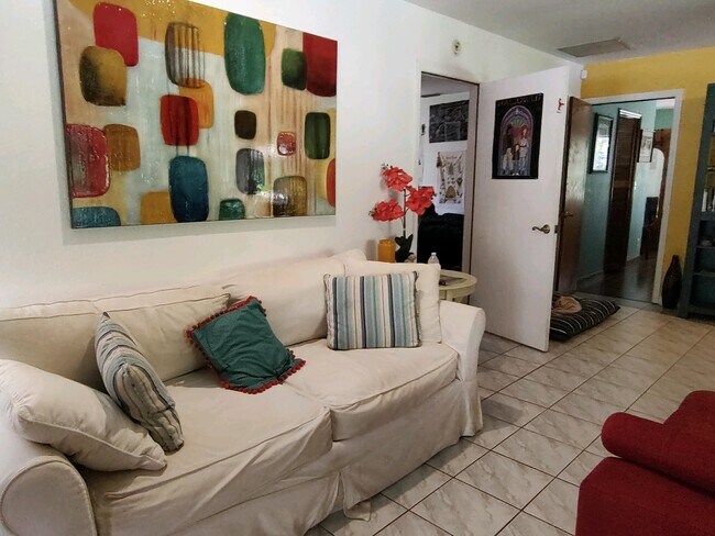 Foto del edificio - 851 Rambling Dr Cir