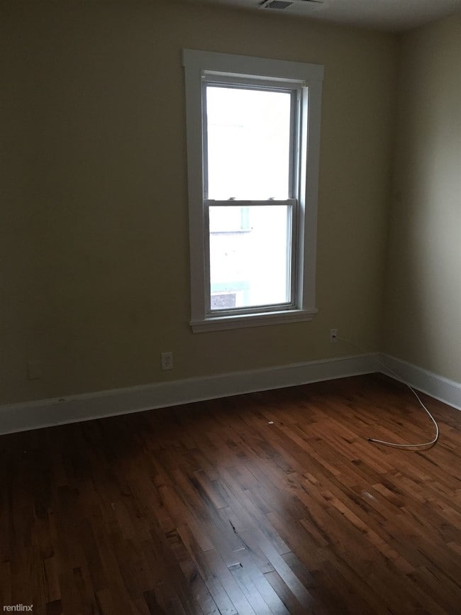 Building Photo - 27 Elliott St