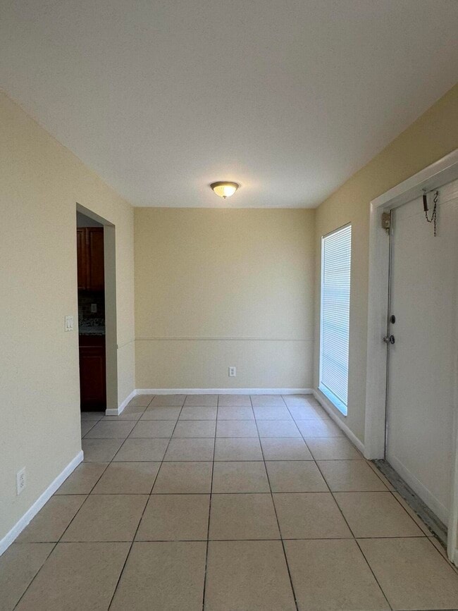 Foto del edificio - 1324 Gateway Dr